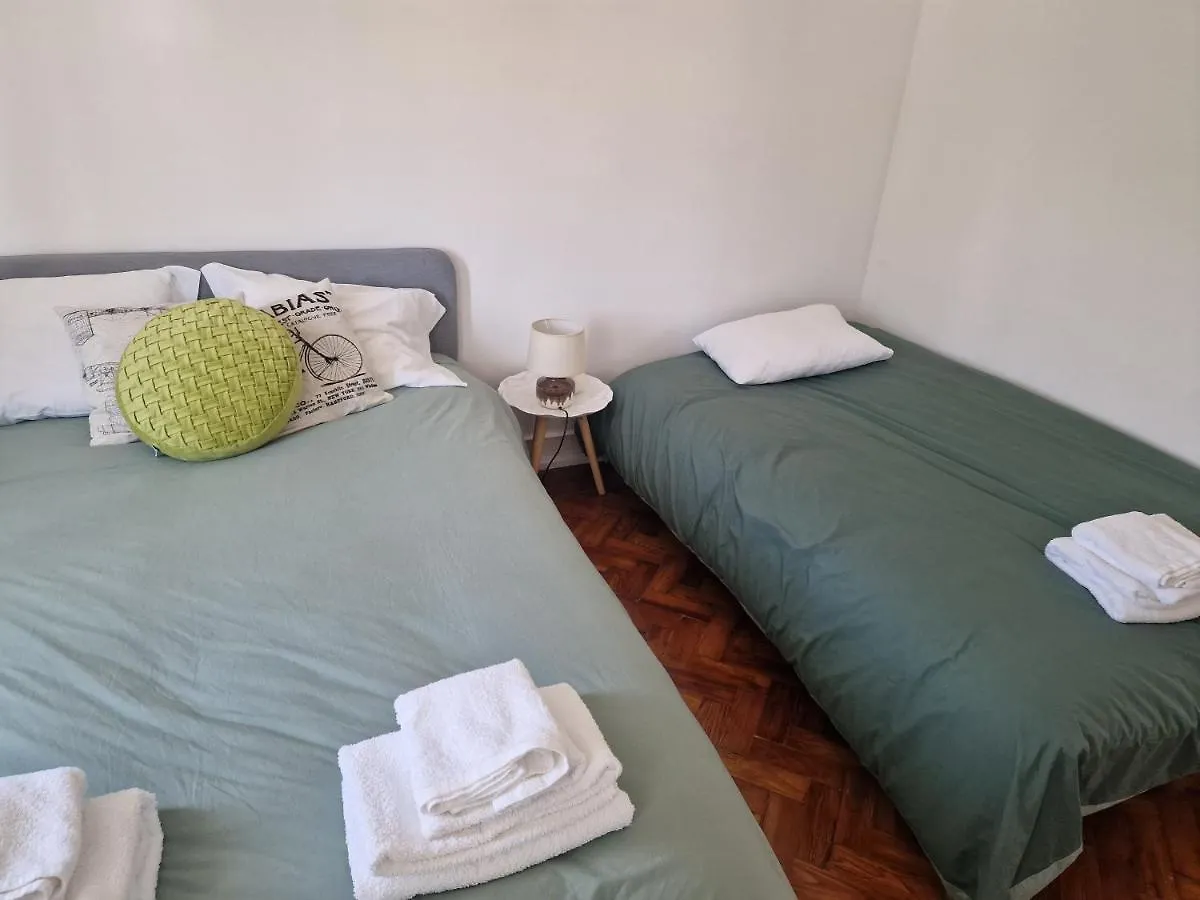 Alojamento Mercado Norte Lisbon Bed & Breakfast